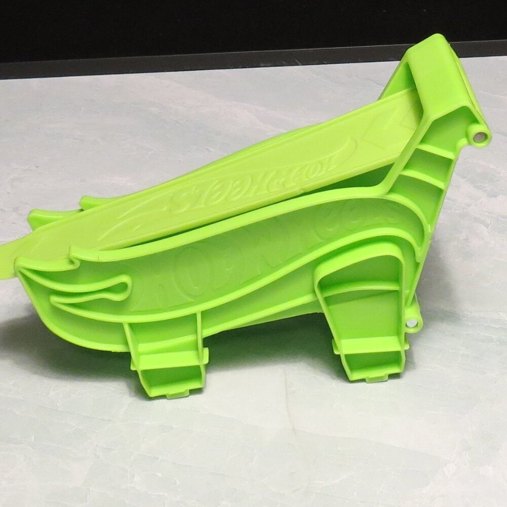 Hot Wheels Colossal Crash Replacement Part GFH87 - Right Green Catch Ramp